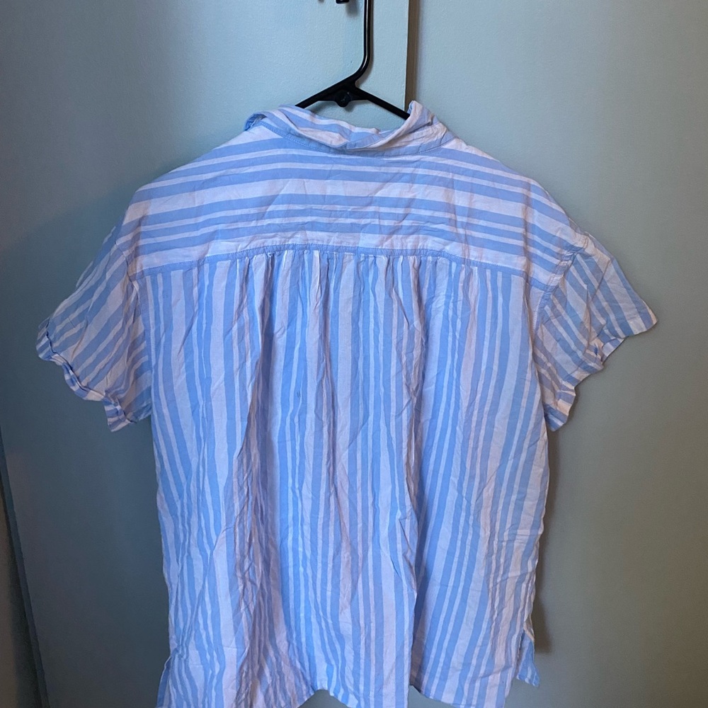 Light button down - Picture 3 of 4
